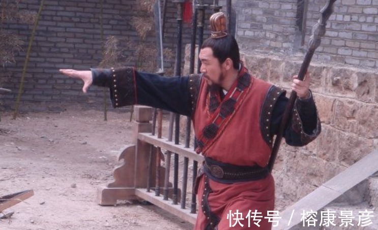 飞刀!梁山上此人装备最好,出手就被人吊打,却还排名天罡得宋江器重