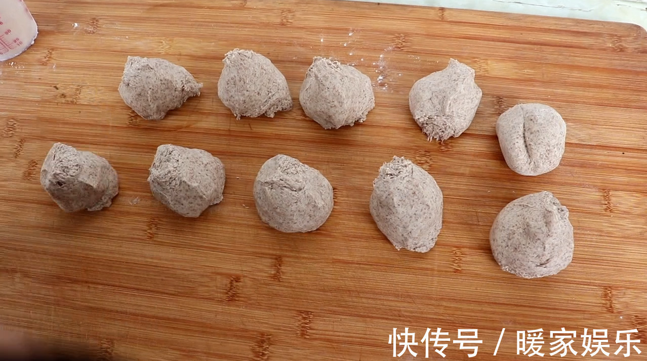 蒸馒头,最好不要直接蒸,3个小诀窍,馒头松软好吃,不塌陷