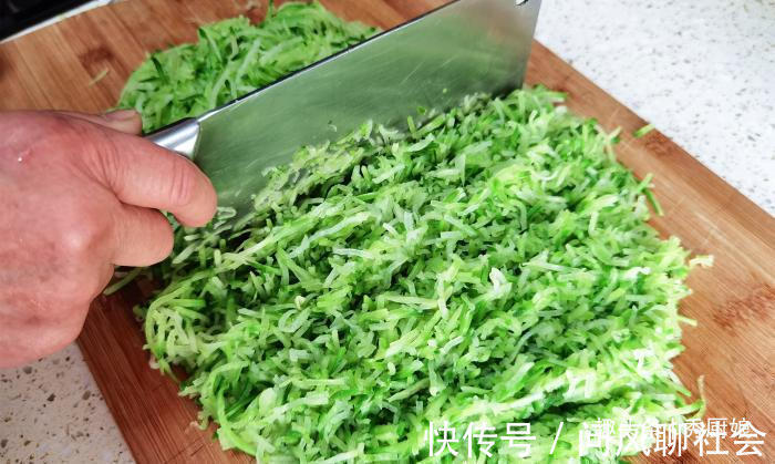 五花肉|萝卜做馅时，有人焯水，有人用盐杀水，教你正确做法，饺子特别香