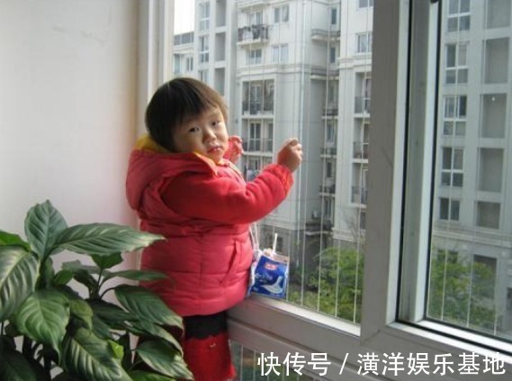 阳台上|3岁儿子从楼上坠楼,妈妈大喊“不准扶”,医生却夸赞妈妈做得好