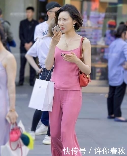 感觉|两种不同风格的背心穿搭,给你个性十足的感觉,永不撞衫