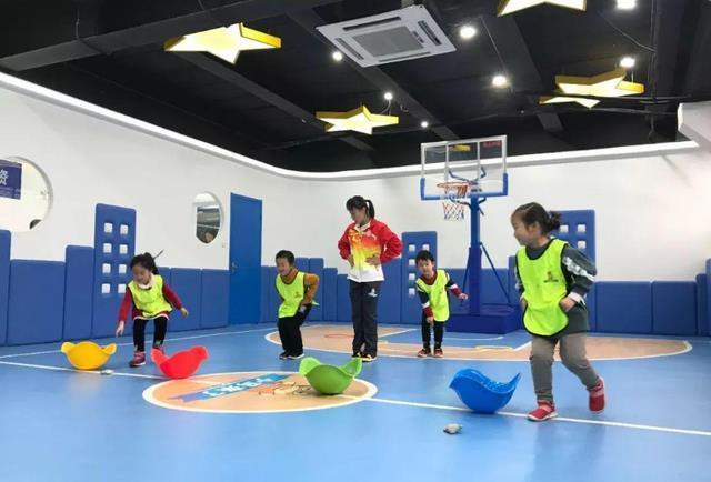 夫妻两人|只要锻炼就能长高吗?高强度的运动反而适得其反