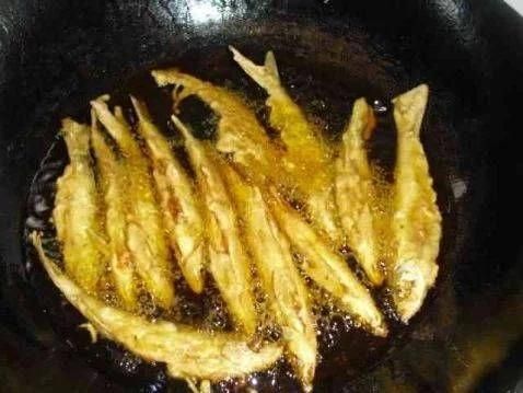 不管炸什么鱼 千万不要用淀粉或面粉