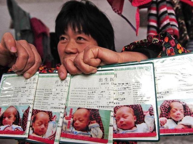 小宝宝|爸爸姓杨,随口给五胞胎取了名字,上户口时工作人员忍不住笑出声