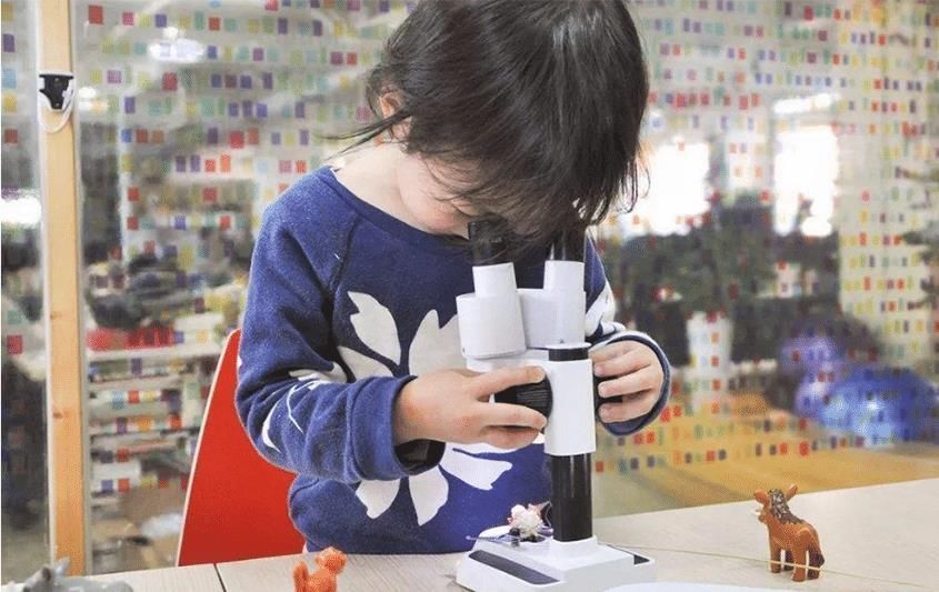 作画|“画家宝宝”趁妈妈睡觉,用口红在她腿上作画,网友:三天没打了