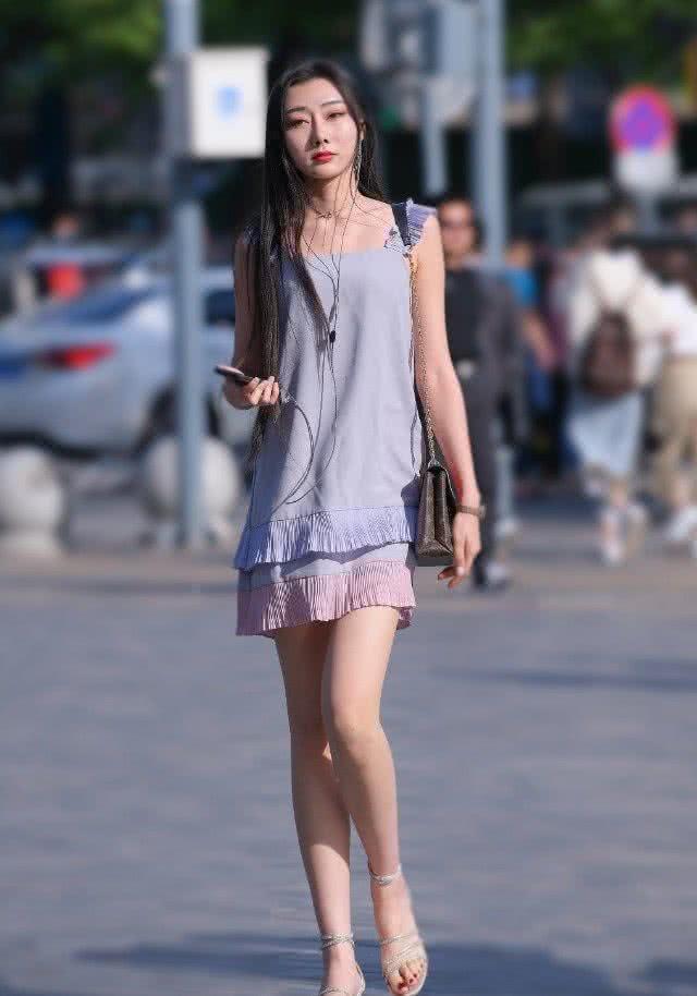 断层裙|时尚街拍冰淇淋色断层裙,搭配绑绳鞋,优雅而性感