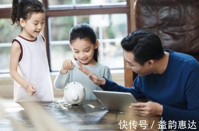 妈妈|妈妈倒立锻炼,宝宝的一个潜意识动作,网友实力坑妈