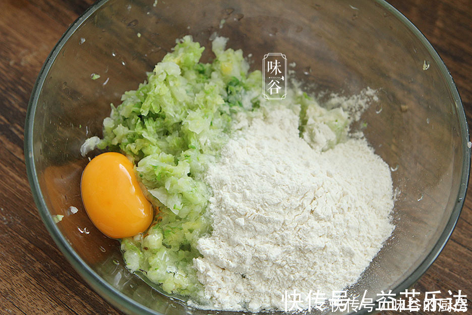 冬天这菜正当季,1块钱1斤做成早餐饼,不发酵不揉面,营养解馋