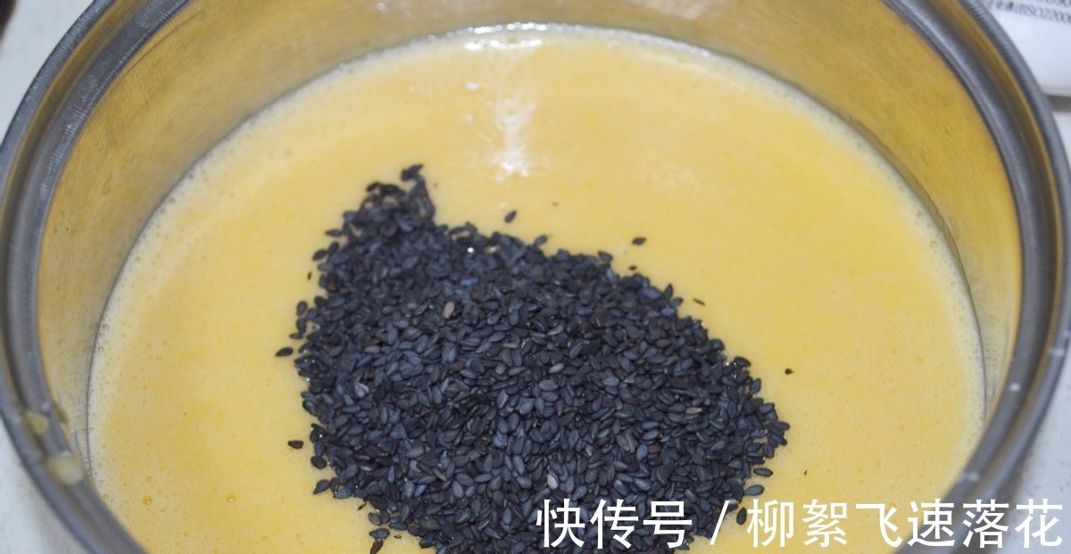 食材|教你用平底锅做蛋卷,酥脆可口,在家就能轻松做!