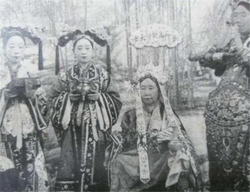 最终|李莲英真实容貌满脸脓包，但嚣张跋扈，最终落个身首异处的下场