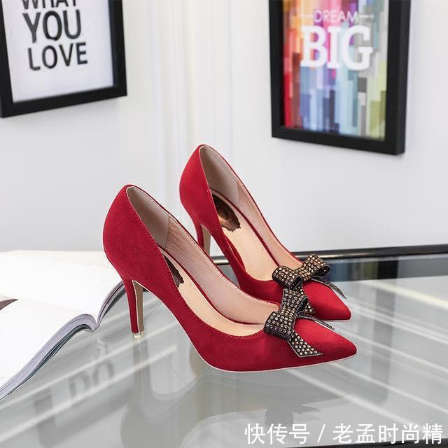 高跟鞋|五款绒面尖头高跟鞋,爱上细跟带来的自信与魅力,闺蜜看了也想要