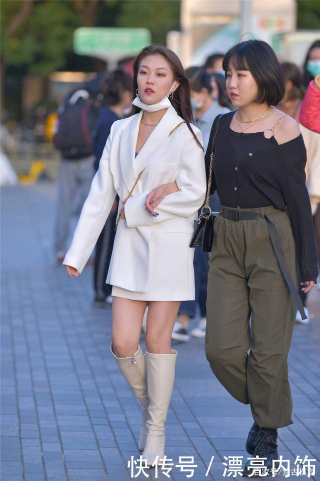 秋天的米色长靴,不是过膝的款式,搭配出清新的时尚美