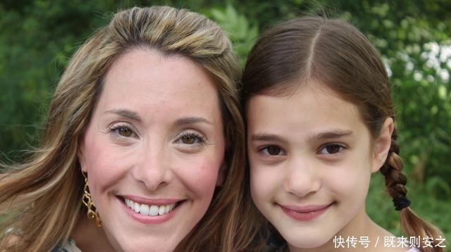 新娘|“最年轻婆婆”走红,新娘表情全是委屈,亲家母好难堪