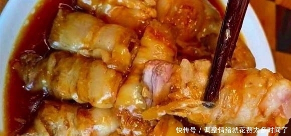 酸菜|夏季嘴馋我就爱吃这个,两样食材简单一裹一蒸,软烂入味,真鲜香