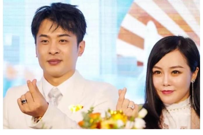 直播|真假？辛巴徒弟直播带货13万名表卖400，8888元黑珍珠吊坠卖999