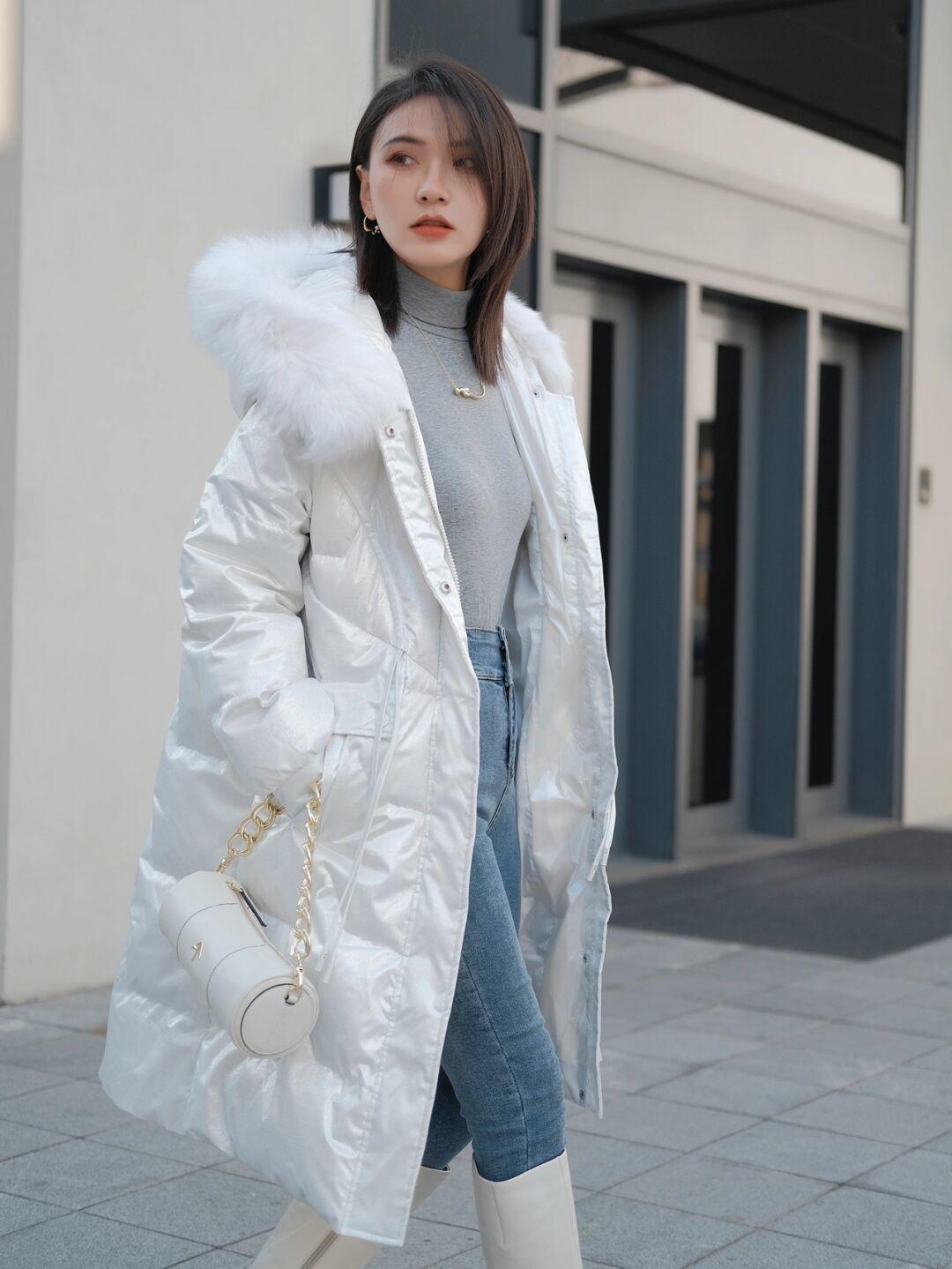 羽绒服|冬季的衣品很重要,借鉴4款实用的羽绒服,不费劲又优雅