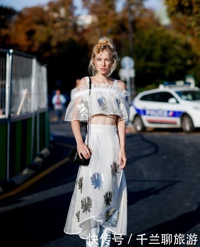 肤色|中年妇女不想被人说老,裙子多穿这4种年轻色,时髦减龄不过时!