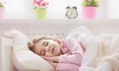 睡眠|哈佛大学研究发现:孩子在2个“黄金期”睡觉,更有助于大脑发育
