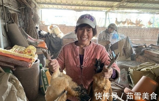 炖鸡肉时,别再直接下锅炖,大厨教你一招,鸡肉鲜嫩营养不流失