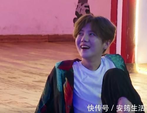 節(jié)目|讓鹿晗用內(nèi)褲擦嘴，還從襠下穿過？鄧超，你在玩火！