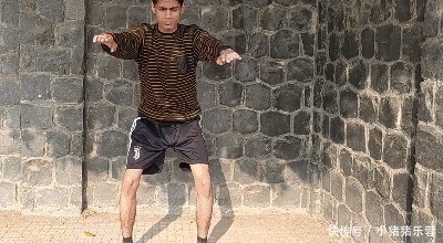 腿部|小伙练腿每天做100个深蹲,并逐渐增加训练难度,1个月看腿部变化