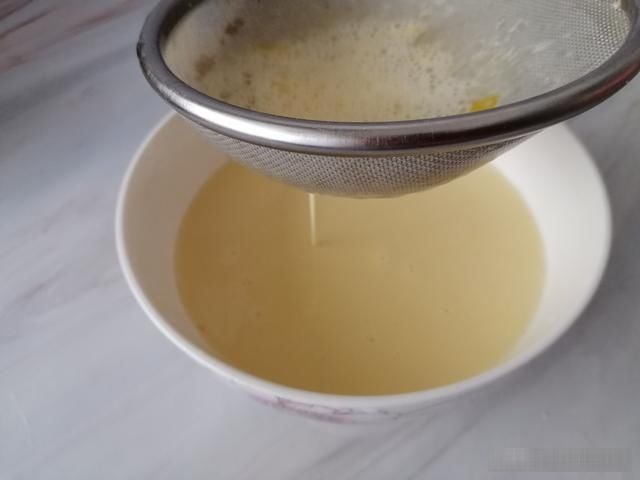 鸡蛋|牛奶别直接喝了,加2个鸡蛋,不用烤箱不用打蛋器,出锅抢着吃