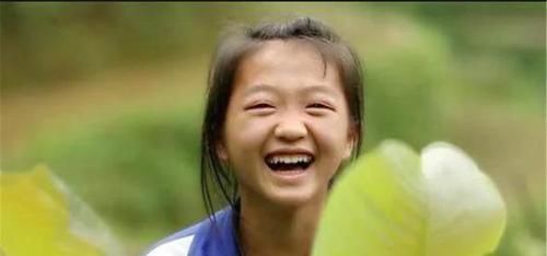 《变形记》的最美农村女孩梁小友,高中辍学当网红,如今过得怎样