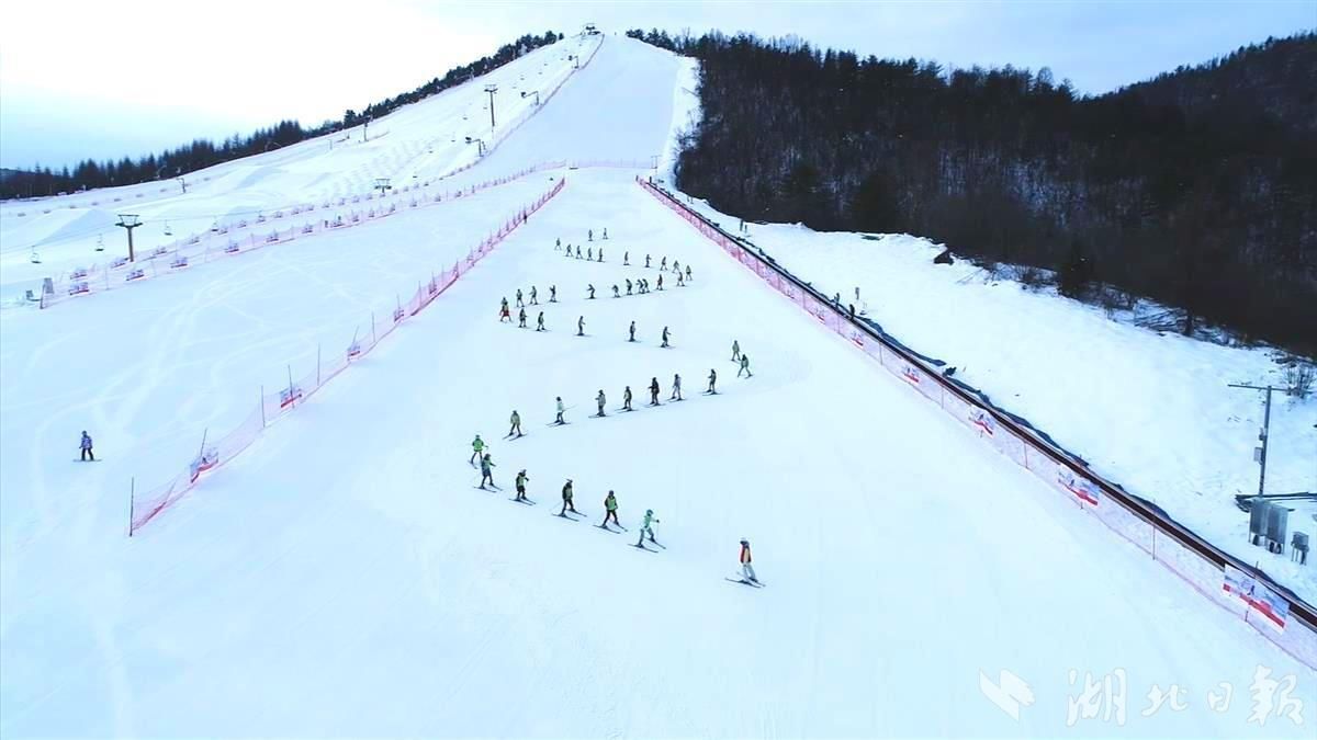 五环|神农架300名学生摆“五环”图案，为冬奥会加油