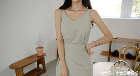 温柔|美图图鉴孙允珠:峡湾白崖礁石温柔简约连衣裙!