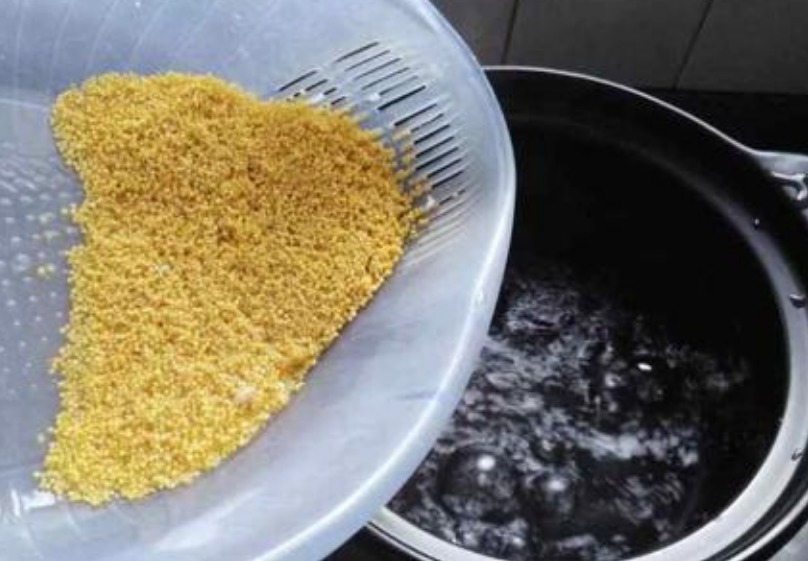 熬小米粥时，用开水还是用冷水很多人弄错，难怪不香黏，米油少