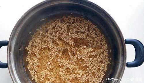 麦粒|推荐的两款自制麦粒饵,钓鲫鱼很好用,而且小鱼不闹窝!