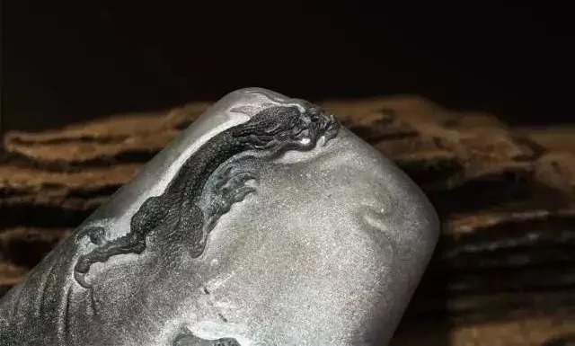 黑与白|翡翠玉雕中的水墨画,这样的意境翡翠你肯定没有见过!