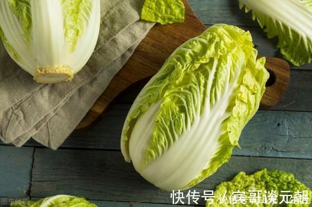 绿叶子|一样是白菜，挑选绿色的还是白色的？菜农告诉你，别随意买了
