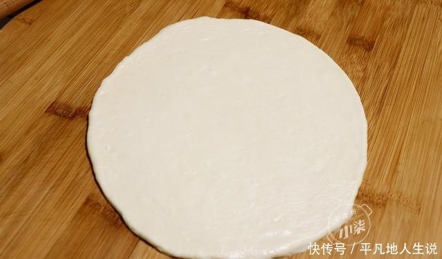 面团|面粉别炸油条了，试试这样做，柔软香酥，保证吃一次就念念不忘