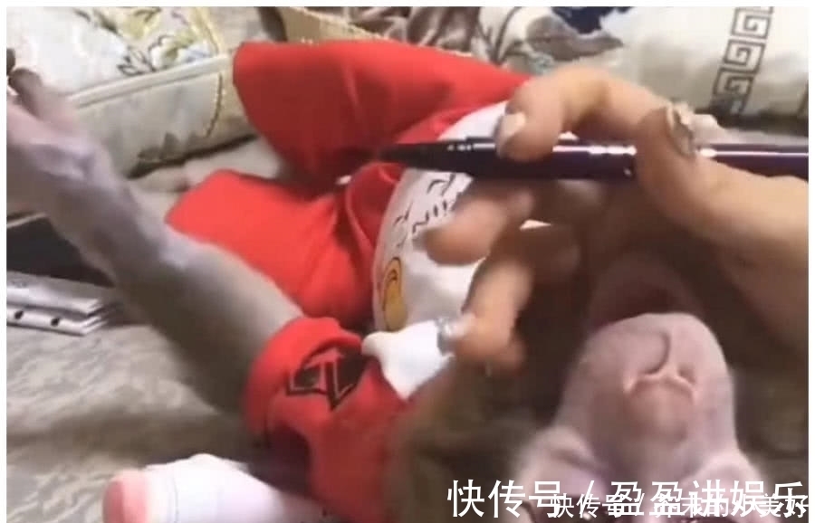 小王|女孩给猴子化妆，网友看到后调侃：想让它做我女朋友！