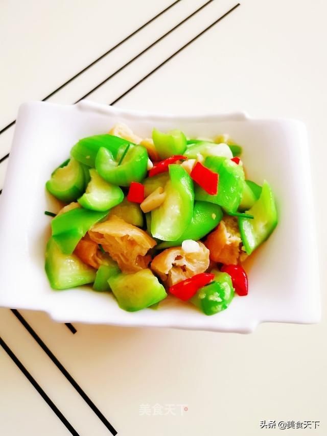 吃了30年丝瓜，这种做法最营养！只要5分钟，鲜味十足可口下饭