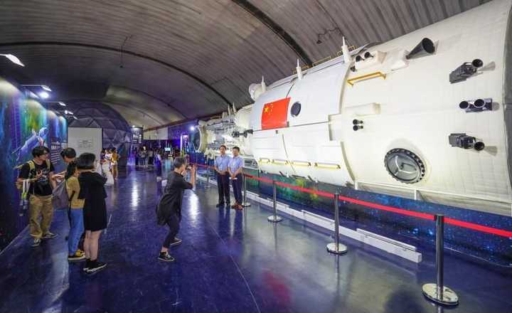 长征五号已就位，这回要射上去个大家伙！为新世纪以来世界最大