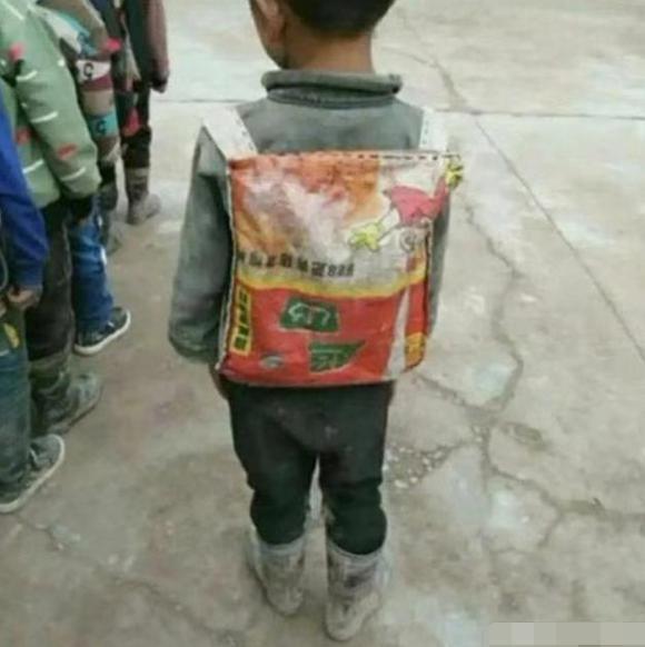 书包|“最美书包”火了,有钱也很难买到,网友怒赞:这是“无价之宝”