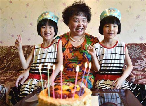 失独|60岁老人当年不顾生命生下双胞胎女儿,11年过去,现状如何?