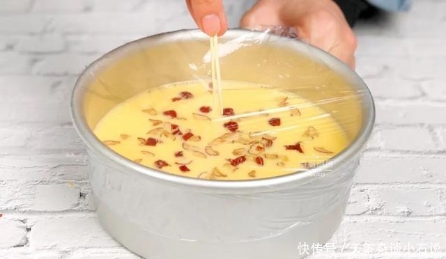 搅一搅,蒸一蒸,不用打发不用烤,火遍全网的懒人蛋糕就这么简单!