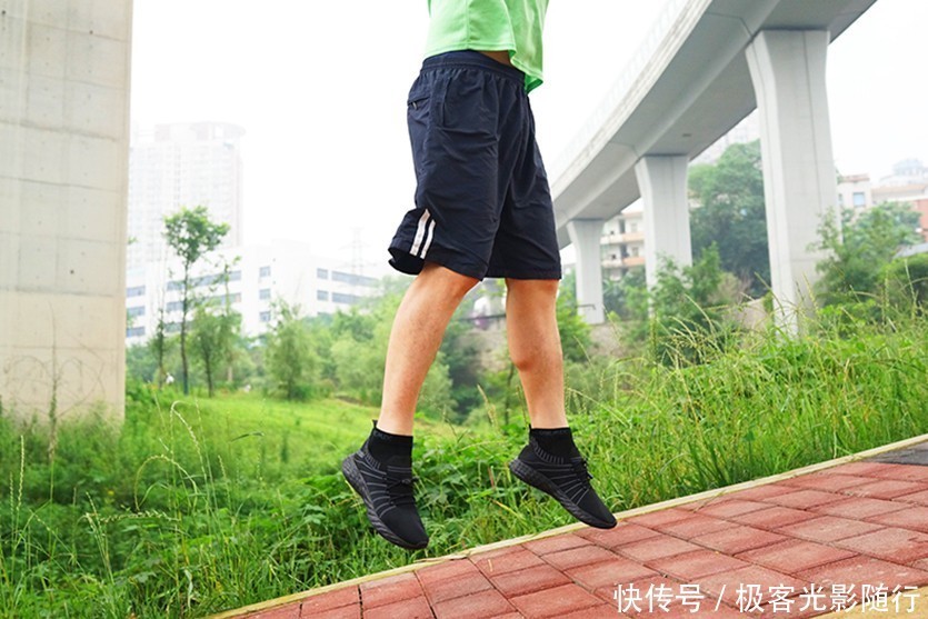 鹅卵石|不怕脏,不怕水,还很轻!OneMix小黑鞋评测