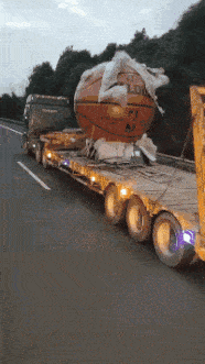 |搞笑GIF：这位哥们厉害了，摔倒了还能跑这么快