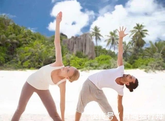 筋缩|每天睡前拉伸5分钟等于熟睡两小时,一觉醒来毛孔皱纹都没了