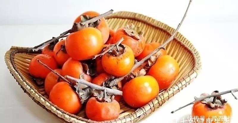 凌霜侯|秋天吃柿子虽好，但医师提醒此3类人最好一口也别多吃