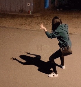 |搞笑GIF趣图你们不要吵我,这一刻我只想做只公青蛙!