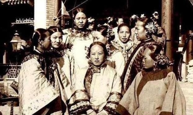  地位|古代正妻地位比小妾高得多，但小妾有一优势，正妻一辈子都得不到