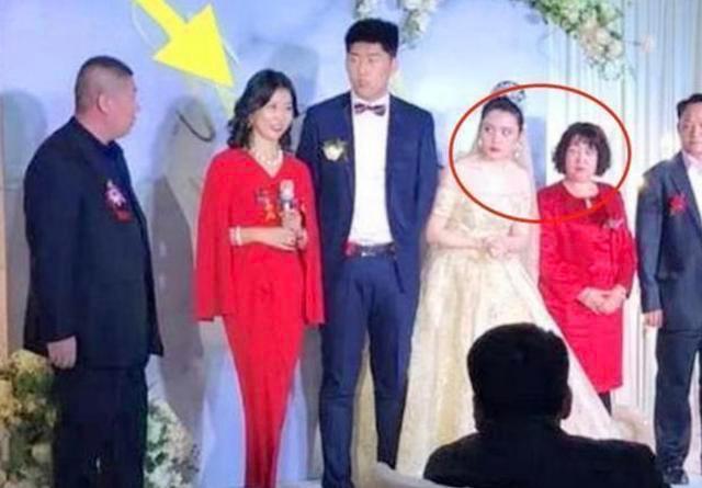 新娘|“最美婆婆”火了,新娘全程“黑着脸”,网友:是来抢风头的吗