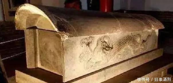 锯开|刘伯温死后朱元璋仍不放心，锯开棺材看见6个大字后，大呼朕错了！