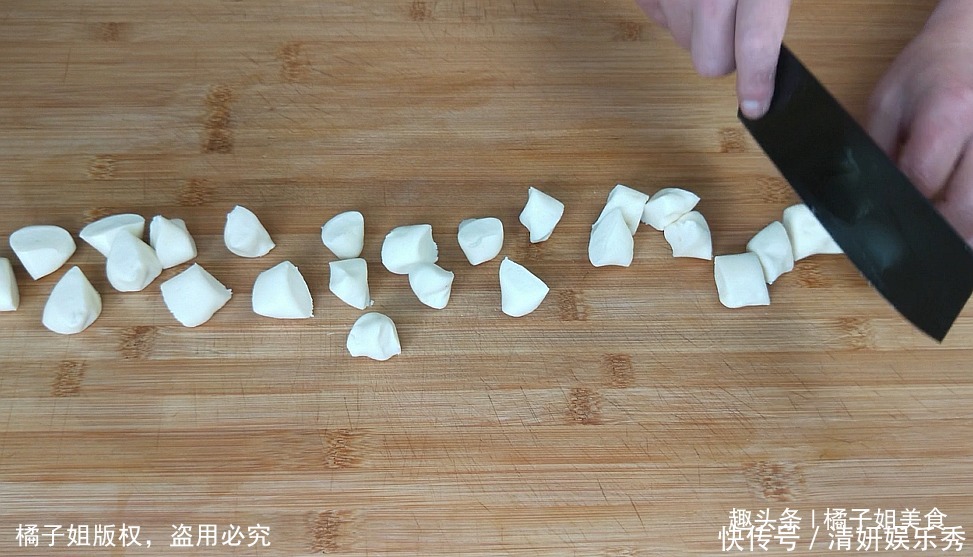 香辣|土豆我家从来不炒,教你秘制新做法,一次做4个,香辣筋道超好吃