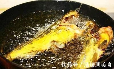 不管炖什么鱼，都不要放这“两种调料”，否则鱼很腥很难吃